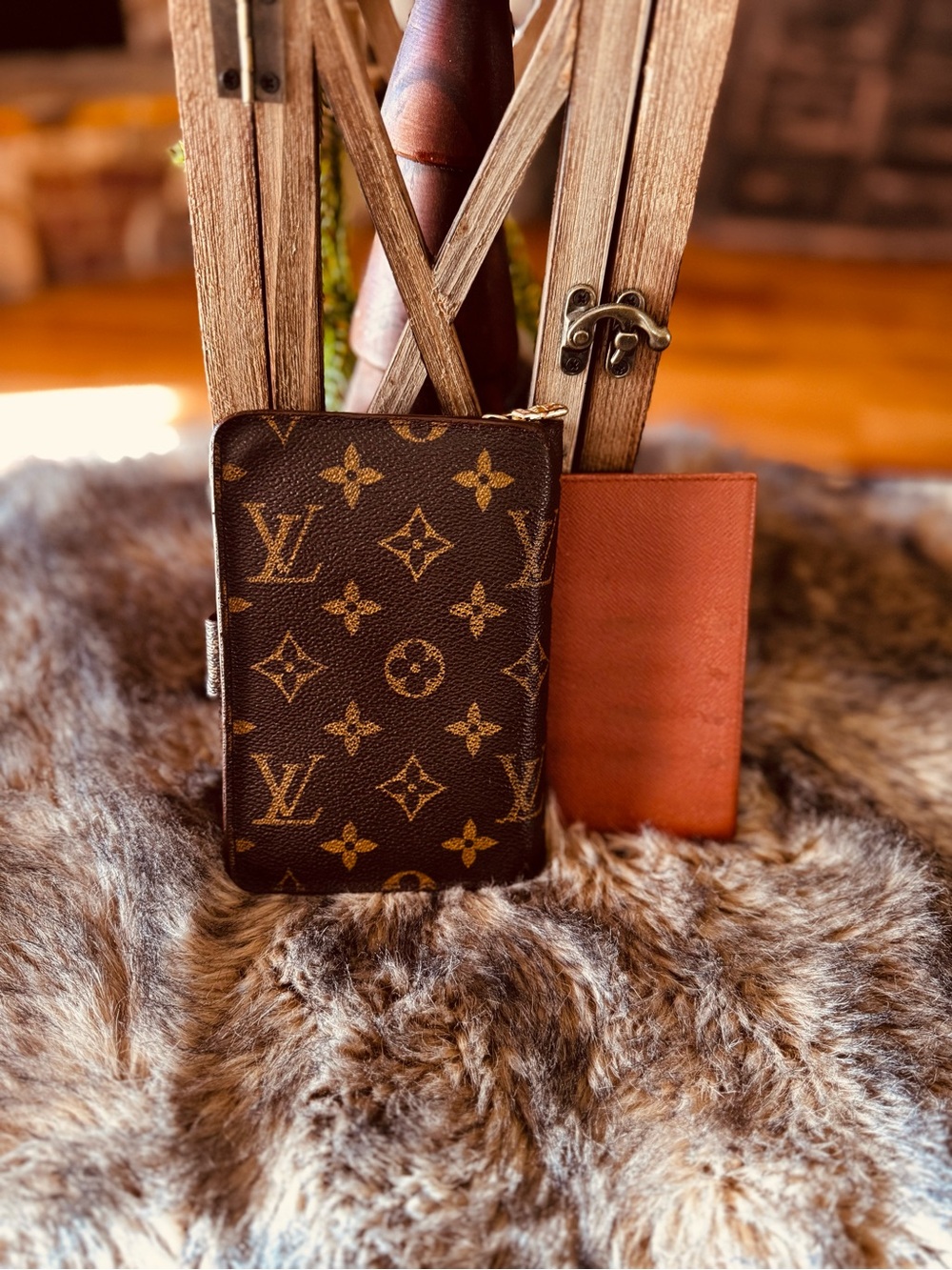 Louis Vuitton Monogram Canvas
Porte
Papier passport wallet ID holder 1999 - Picture 3 of 17